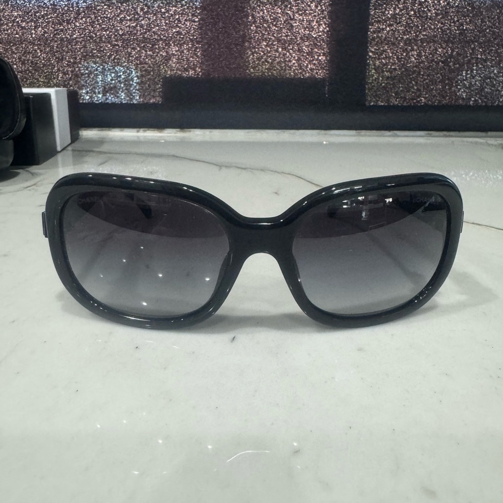 Chanel sunglasses, worn twice on our honeymoon 🙈 - Picture 6 of 8
